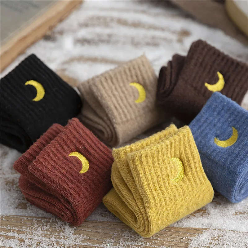 Women Winter Moon Embroidery Cotton Thick Socks Harajuku Casual Solid Warm Cartoon Ins Style Student Streetwear Art Sox
Women Winter Moon Embroidery Cotton Thick Socks Harajuku Casual Solid Warm Cartoon Ins Style Student Streetwear Art Sox