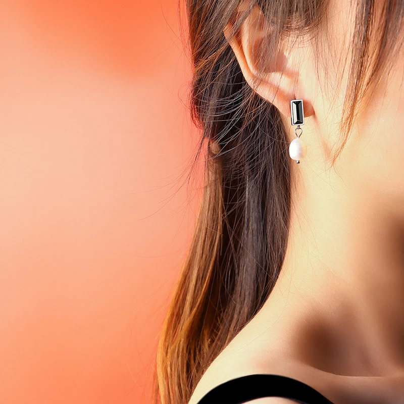 Korean Style Green Color Crystal Stud Earrings For Men Women Gothic Jewelry Luxury Designs Stainless Steel Eardrop With Pearl
Korean Style Green Color Crystal Stud Earrings For Men Women Gothic Jewelry Luxury Designs Stainless Steel Eardrop With Pearl
