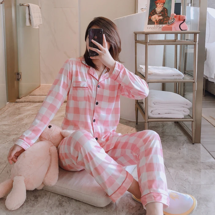 Pajamas women's spring autumn cardigan Lapel long sleeve trousers simple fashion home suit milk silk fabric Fashion blue powder 
Pajamas women's spring autumn cardigan Lapel long sleeve trousers simple fashion home suit milk silk fabric Fashion blue powder
