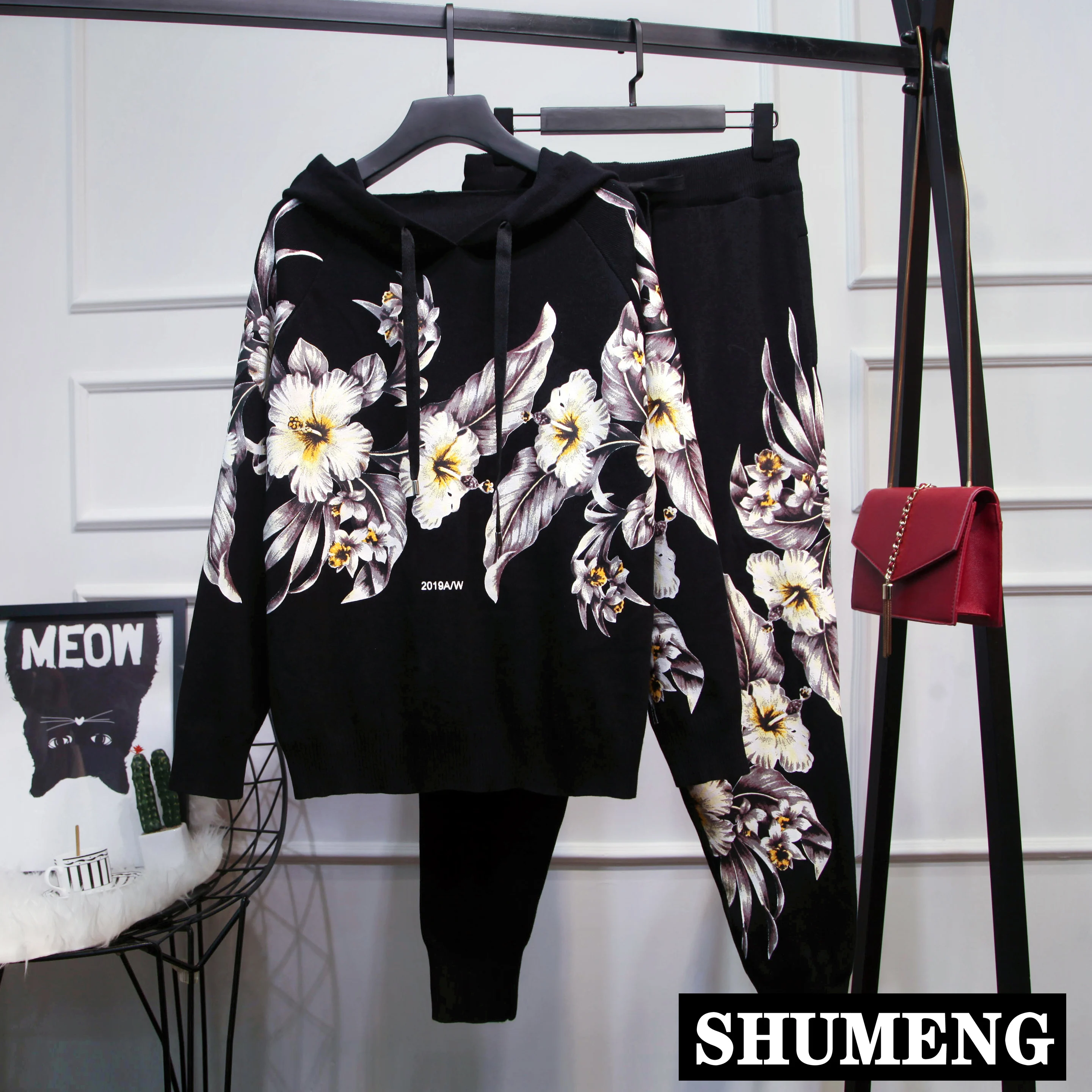 European 2020 Autumn Women's Sports Knit Suit Plus Size Flower Print Hooded Sweater Hoodie Casual Pants 2 Piece Tracksuits
European 2020 Autumn Women's Sports Knit Suit Plus Size Flower Print Hooded Sweater Hoodie Casual Pants 2 Piece Tracksuits