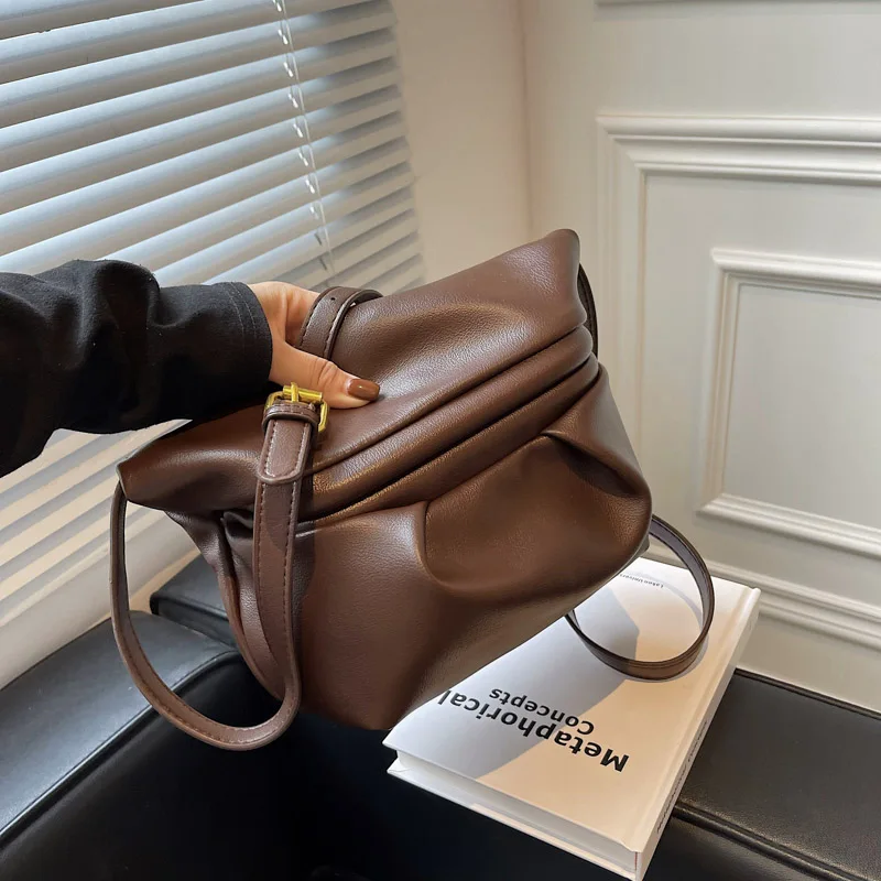 2022 Luxury brand Pleated Crossbody bag Winter New High quality PU Leather Women's Designer Handbag Retro Shoulder Messenger Bag
2022 Luxury brand Pleated Crossbody bag Winter New High quality PU Leather Women's Designer Handbag Retro Shoulder Messenger Bag