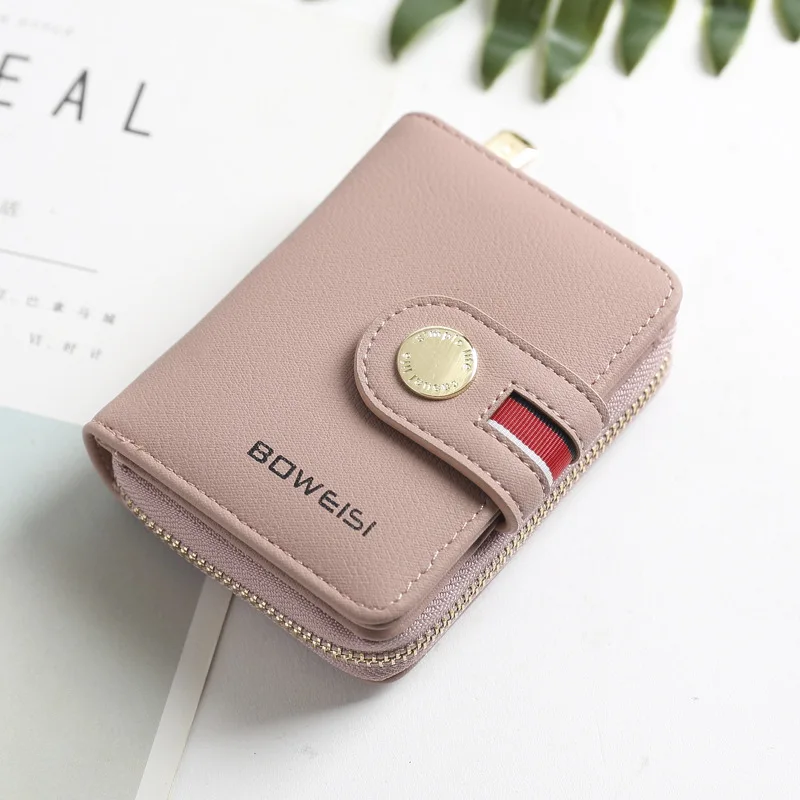 Новый корейский женский короткий кошелек тройного сложения, многофункциональный кошелек на молнии с отделением для карт и ремешком для мон...
Новый корейский женский короткий кошелек тройного сложения, многофункциональный кошелек на молнии с отделением для карт и ремешком для мон...