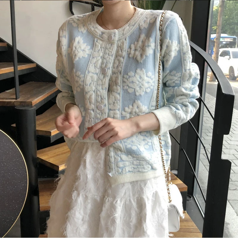 Autumn Floral Embroidered Cardigans Sweaters Korean Women Long Sleeve Single-breasted Tops Vintage Elegant Ladies Cardigan
Autumn Floral Embroidered Cardigans Sweaters Korean Women Long Sleeve Single-breasted Tops Vintage Elegant Ladies Cardigan