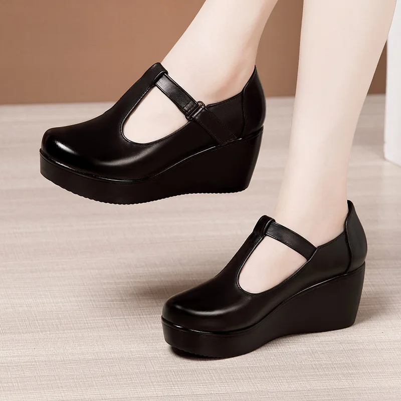 Plus Size 32-43 T Strap Patent Leather Wedges Shoes for Women Fall 2022 High Heels Shoes Ladies Platform Shoes Mother Dance Shoe
Plus Size 32-43 T Strap Patent Leather Wedges Shoes for Women Fall 2022 High Heels Shoes Ladies Platform Shoes Mother Dance Shoe