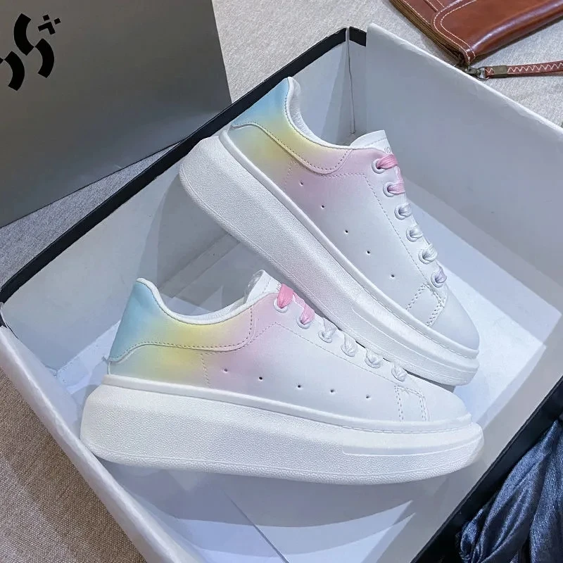 Gradient White Vulcanized Shoes for Female 2022 Fashion College Style Girls Sneakers Winter Women Plush Casuals Pathform Shoes
Gradient White Vulcanized Shoes for Female 2022 Fashion College Style Girls Sneakers Winter Women Plush Casuals Pathform Shoes