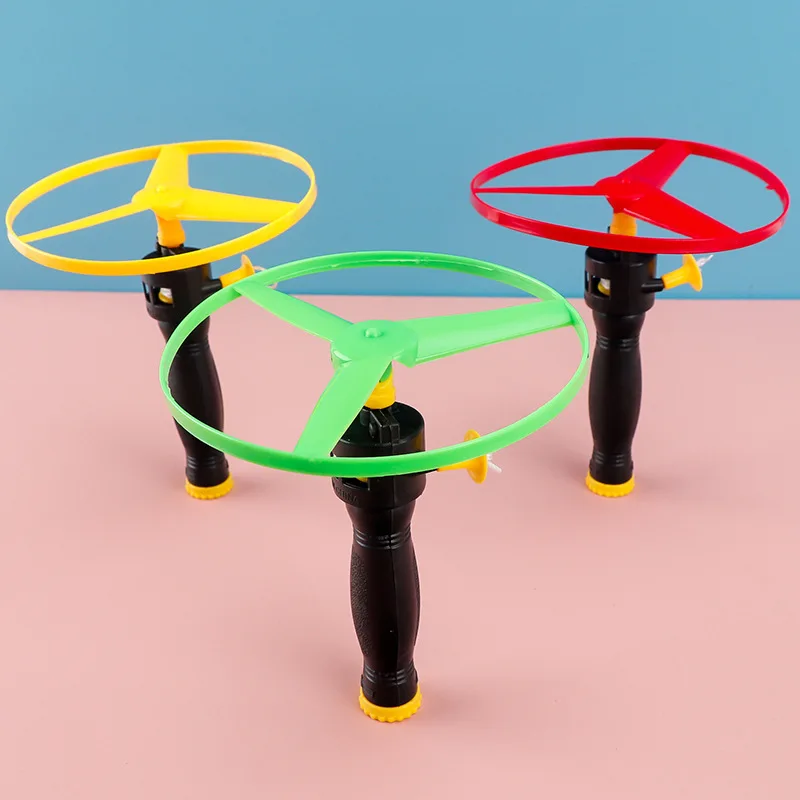 Drawstring flying disc propeller toy children's bamboo dragonfly Drawstring flying saucer toy spinner toy
Drawstring flying disc propeller toy children's bamboo dragonfly Drawstring flying saucer toy spinner toy