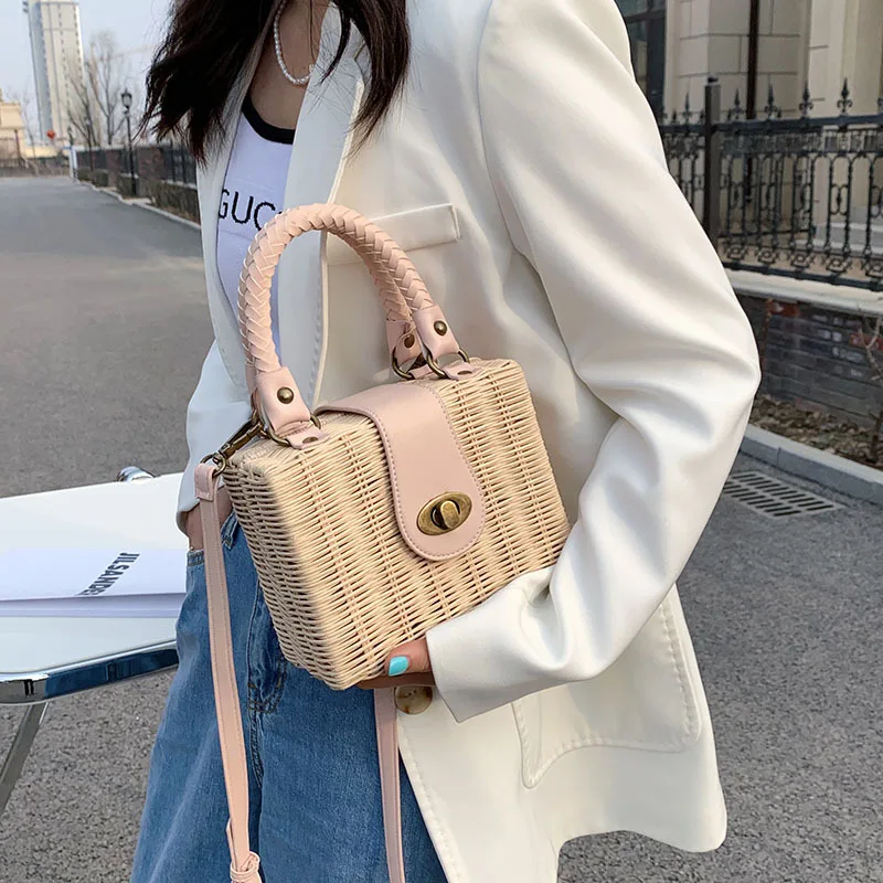 High-quality Shoulder Bag Woven Bag Beach Straw Woven Bag Messenger Rattan Bag 2021 New Trendy Portable Small Fresh Female Bag
High-quality Shoulder Bag Woven Bag Beach Straw Woven Bag Messenger Rattan Bag 2021 New Trendy Portable Small Fresh Female Bag
