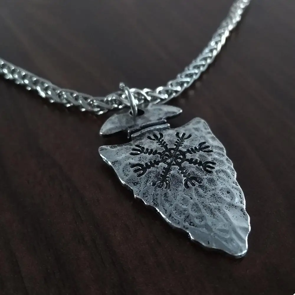 Viking jewelry Vegvisir rune pendant necklace retro stone spearhead pendant men and women necklace
Viking jewelry Vegvisir rune pendant necklace retro stone spearhead pendant men and women necklace