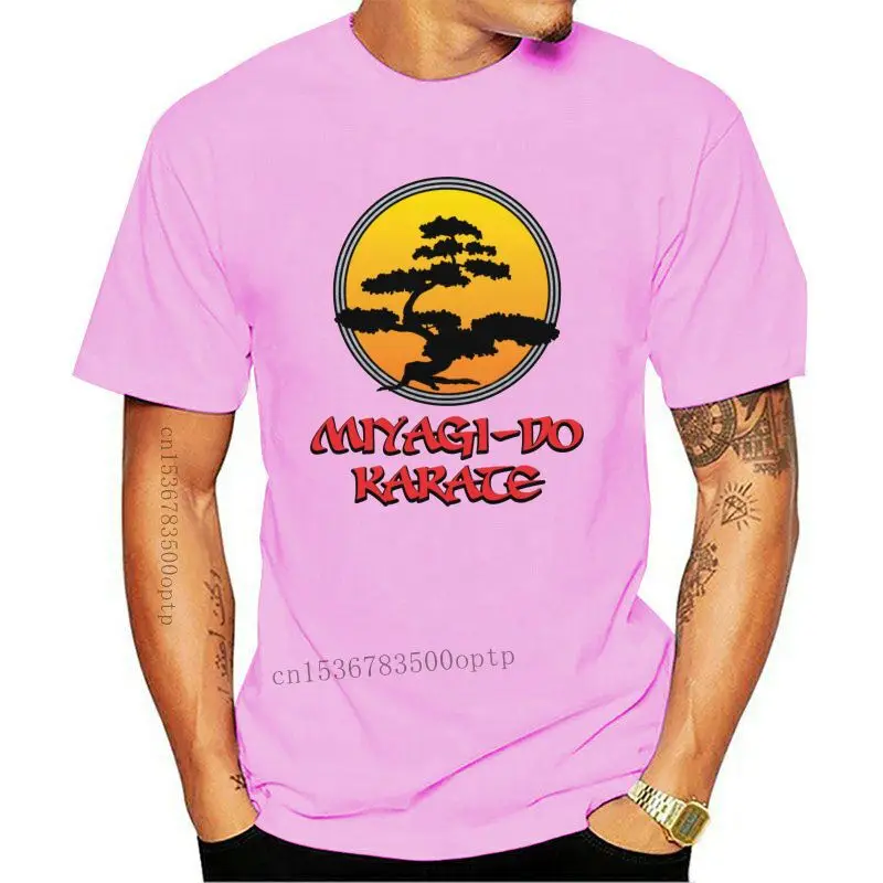 Детская неофициальная футболка с логотипом MR MIYAGI DO KARATE и деревом бонсай, взрослые и размеры amp
Детская неофициальная футболка с логотипом MR MIYAGI DO KARATE и деревом бонсай, взрослые и размеры amp