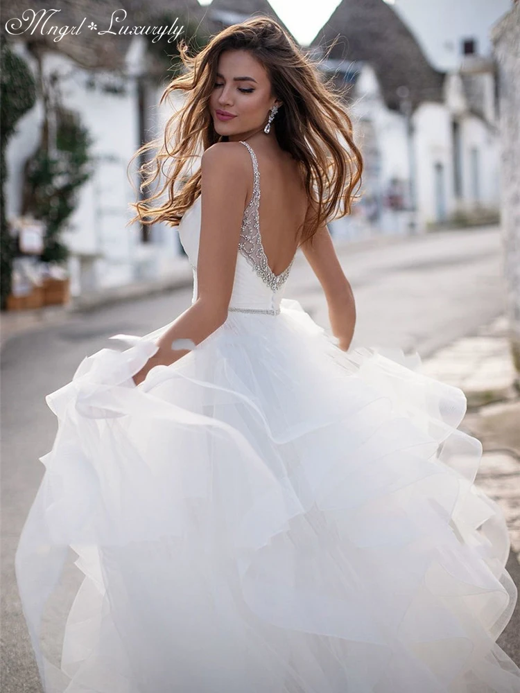 Luxury A-Line Wedding Dresses Sleeveless Backless Diamond Charming Gowns Spaghetti Strap Delicate Layered Ruffle
Luxury A-Line Wedding Dresses Sleeveless Backless Diamond Charming Gowns Spaghetti Strap Delicate Layered Ruffle