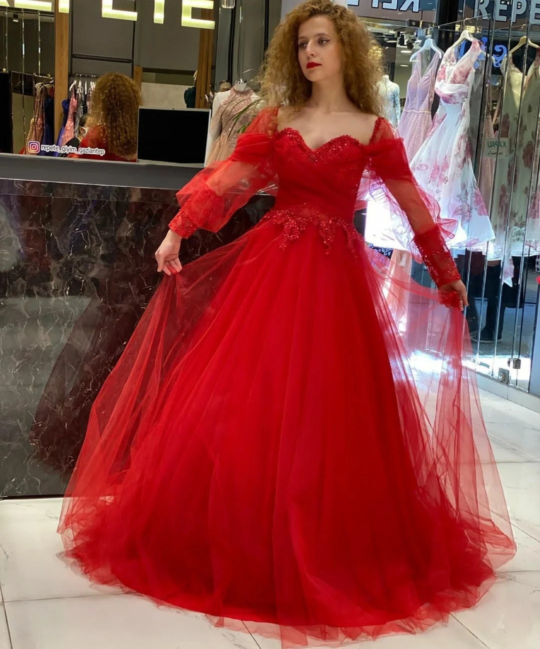 Long Red Lace Beaded Evening Dresses Open Back A-Line Floor Length V-Neck Abendkleid Robes de Soirée for Women
Long Red Lace Beaded Evening Dresses Open Back A-Line Floor Length V-Neck Abendkleid Robes de Soirée for Women
