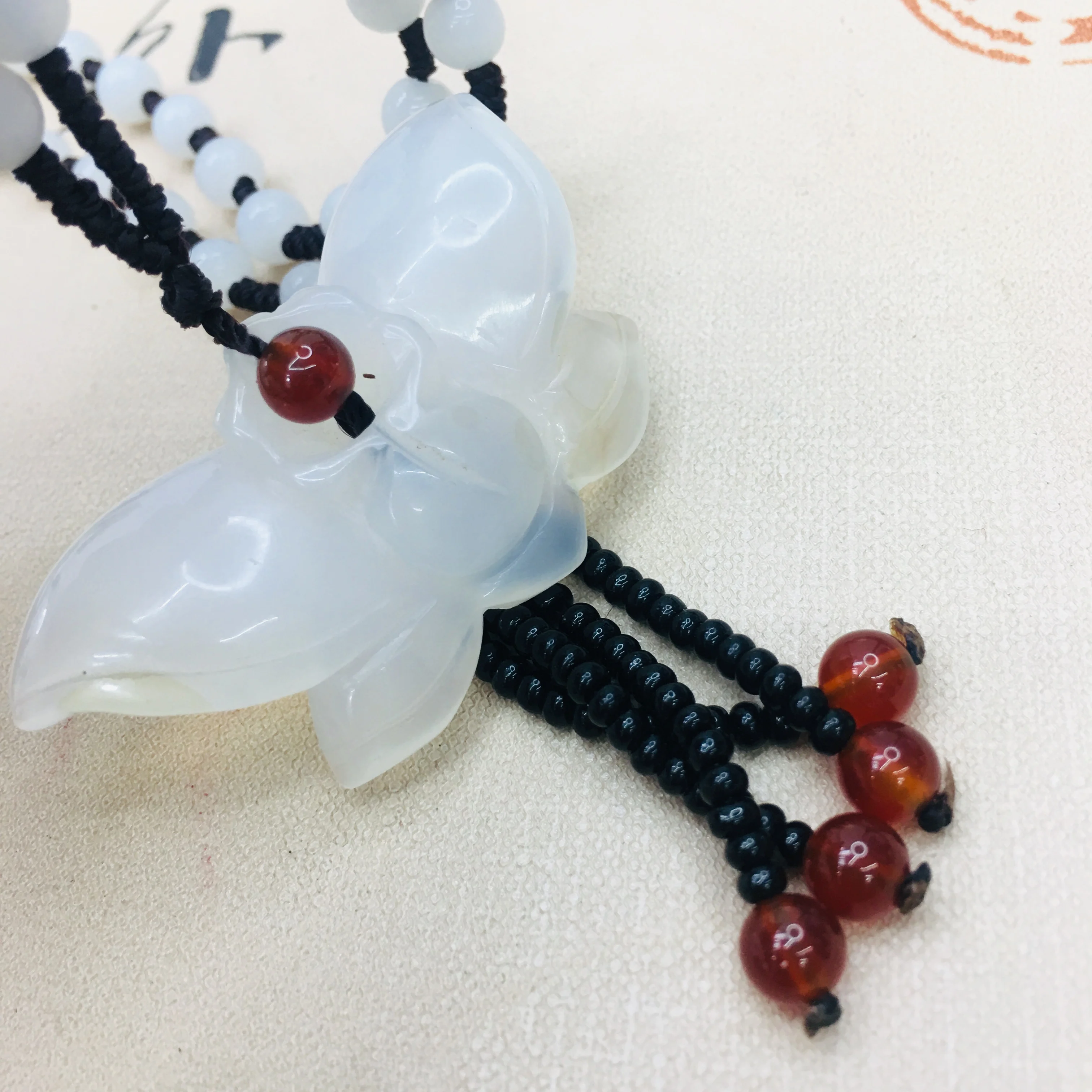 Natural Brazilian Ice Chalcedony Jade Carved White Butterfly Pendant with Chalcedony Bead Necklace Men's and Women's Sweater Cha
Natural Brazilian Ice Chalcedony Jade Carved White Butterfly Pendant with Chalcedony Bead Necklace Men's and Women's Sweater Cha
