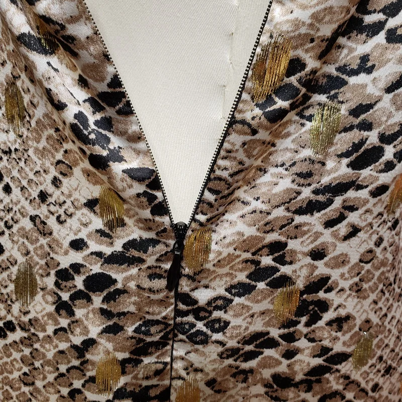 Women Sexy Leopard Straps Dress 2021 Summer High Waist V-Neck Lace Sleeveless Runway Long Dress Female Elegant Vintage Dresses
Women Sexy Leopard Straps Dress 2021 Summer High Waist V-Neck Lace Sleeveless Runway Long Dress Female Elegant Vintage Dresses