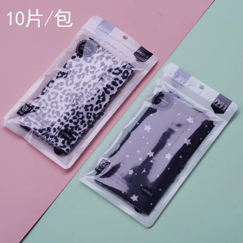 50PCs Adult Fashion Printing Patter Mouth Mask Pm2.5 Dustproof Anti-fog Dust 3 Layer Non-woven fabric Face Masks for Men and Wom 
50PCs Adult Fashion Printing Patter Mouth Mask Pm2.5 Dustproof Anti-fog Dust 3 Layer Non-woven fabric Face Masks for Men and Wom