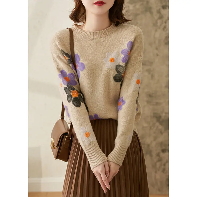 Three Dimensional Flower Loose Round Neck Long Sleeve Short Imitation Wool Sweater Women's New Fashion Top in Autumn 2021
Three Dimensional Flower Loose Round Neck Long Sleeve Short Imitation Wool Sweater Women's New Fashion Top in Autumn 2021