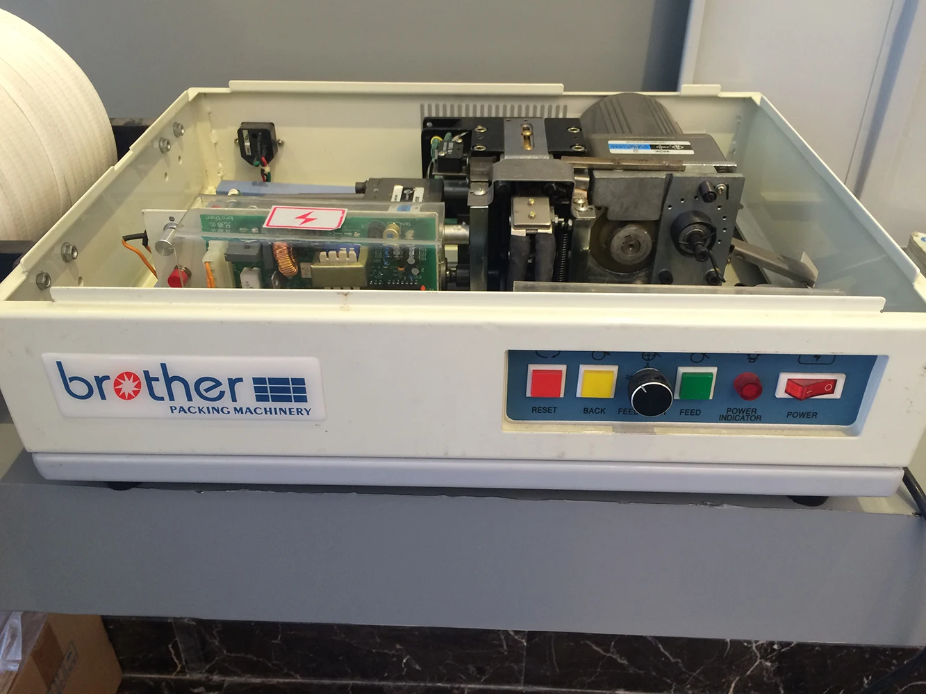 Brother MINI Semi Auto Box Plastic Strapping Machine Small Table Model Belt Banding Machine KZBT
Brother MINI Semi Auto Box Plastic Strapping Machine Small Table Model Belt Banding Machine KZBT