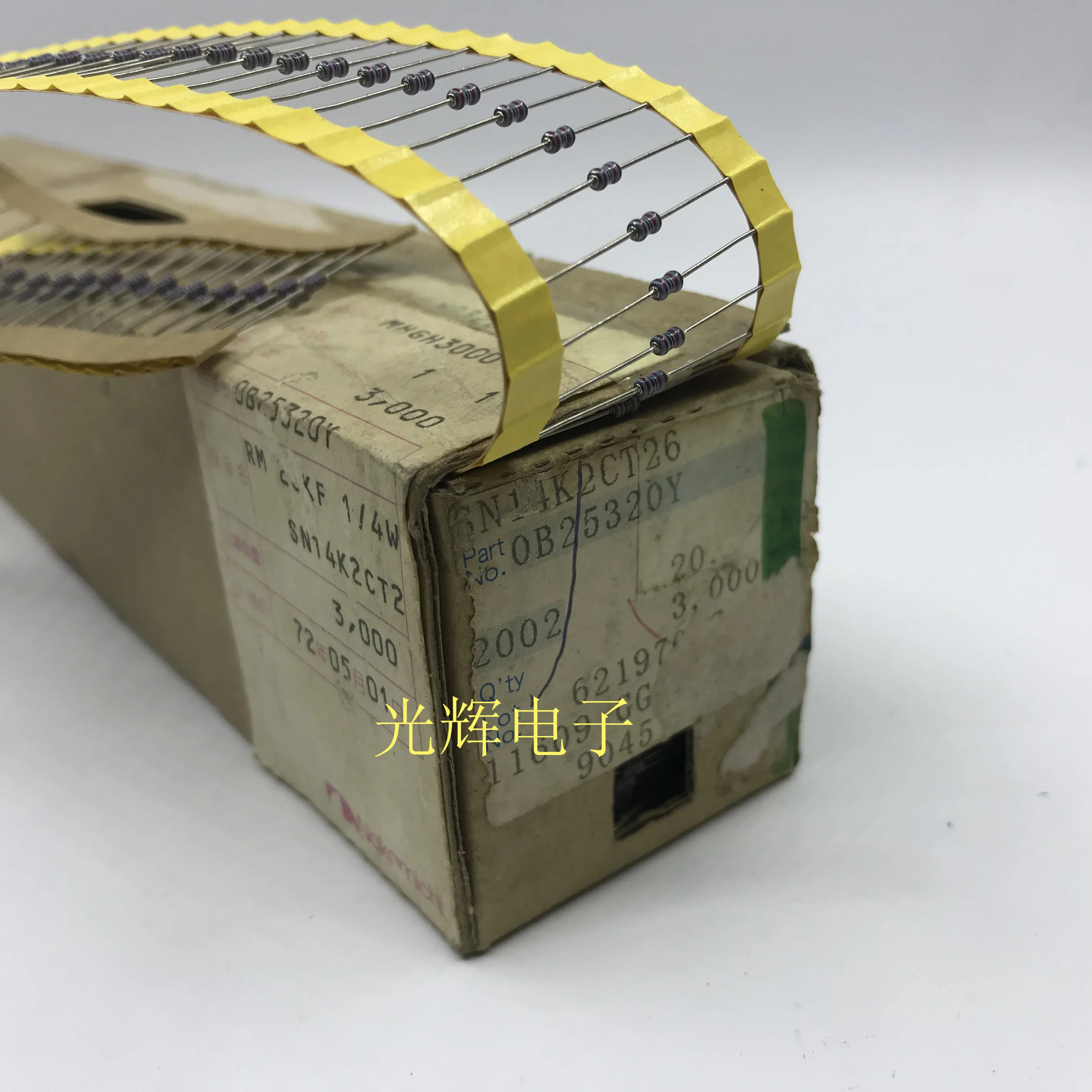 Оригинальный новый 100% SN14K2CT262002F металлическая пленка точное сопротивление цветного кольца 1/8W 20K 1% (индуктор) 
Оригинальный новый 100% SN14K2CT262002F металлическая пленка точное сопротивление цветного кольца 1/8W 20K 1% (индуктор)