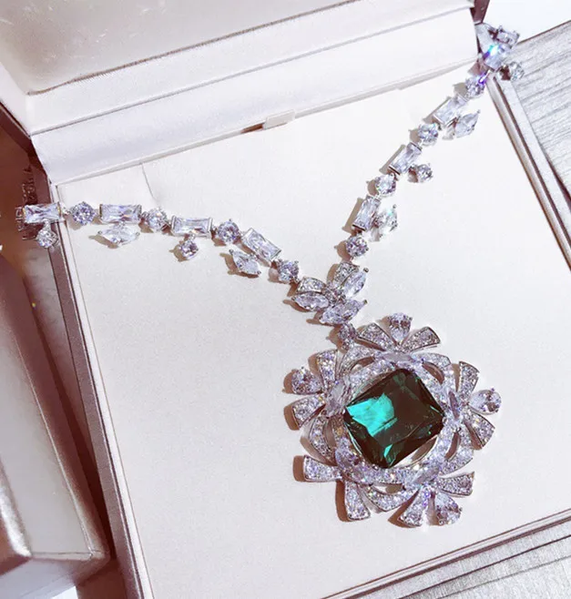 Hot designer party jewelry 3A cubic zirconia flower necklace banquet wedding pendant green stone inlay luxury brand jewelry
Hot designer party jewelry 3A cubic zirconia flower necklace banquet wedding pendant green stone inlay luxury brand jewelry