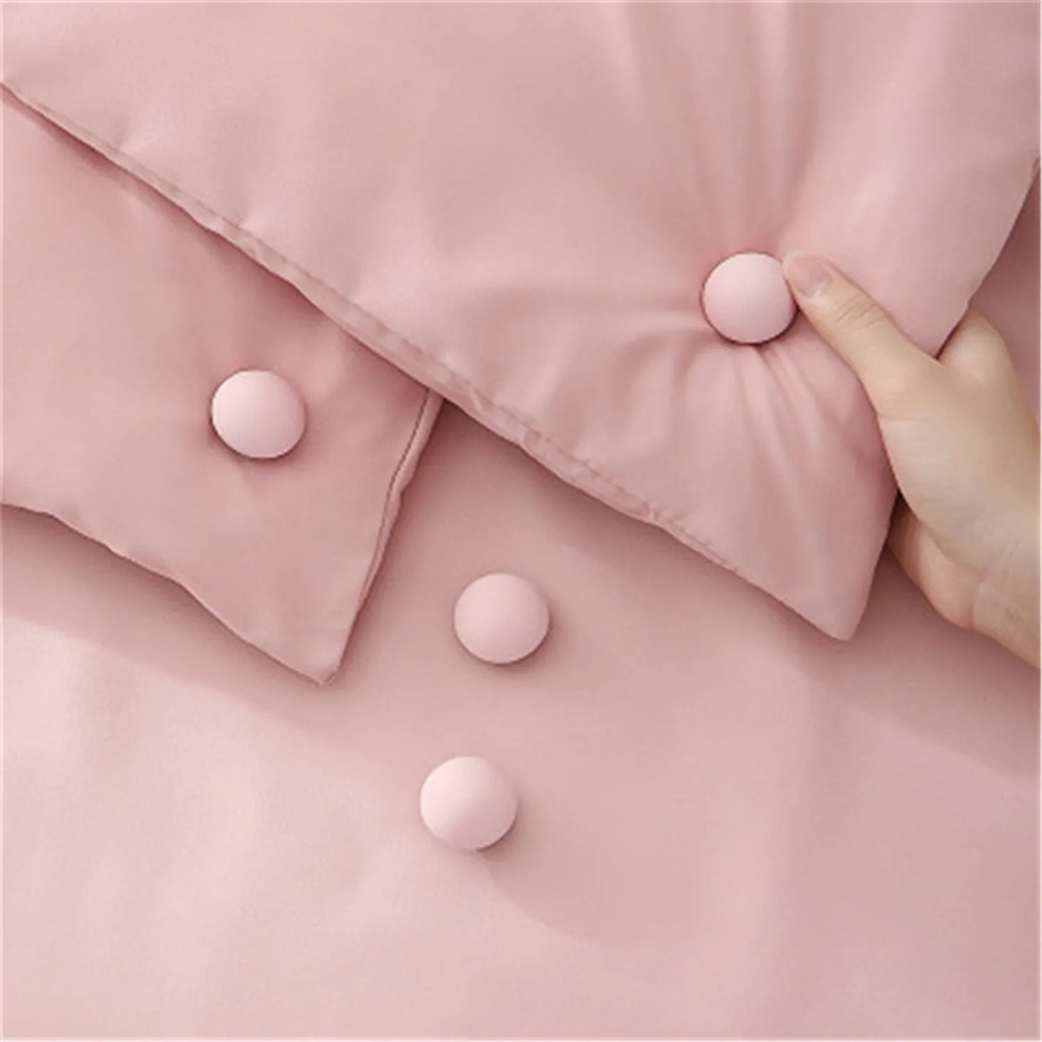 4/6pc Mushroom Quilt Holder Macaron Non-slip Quilt Blanket Clip One Key to Unlock Blankets Cover Fastener Clip Holder Bed Sheet 
4/6pc Mushroom Quilt Holder Macaron Non-slip Quilt Blanket Clip One Key to Unlock Blankets Cover Fastener Clip Holder Bed Sheet