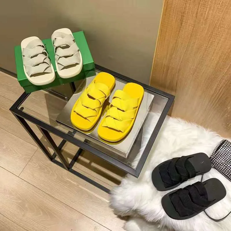 High-quality Luxury Fashion Sandals Women Summer New Sexy Comfortable Slippers Explosion Models All-match Flat-soled Women Shoes
High-quality Luxury Fashion Sandals Women Summer New Sexy Comfortable Slippers Explosion Models All-match Flat-soled Women Shoes