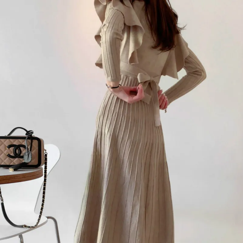 2020 New Winter Vintage Elegant O-Neck Female Thicken Knit Long Dress Slim Full Sleeve Ruffles Chic Women Sweater Vestidos Black
2020 New Winter Vintage Elegant O-Neck Female Thicken Knit Long Dress Slim Full Sleeve Ruffles Chic Women Sweater Vestidos Black