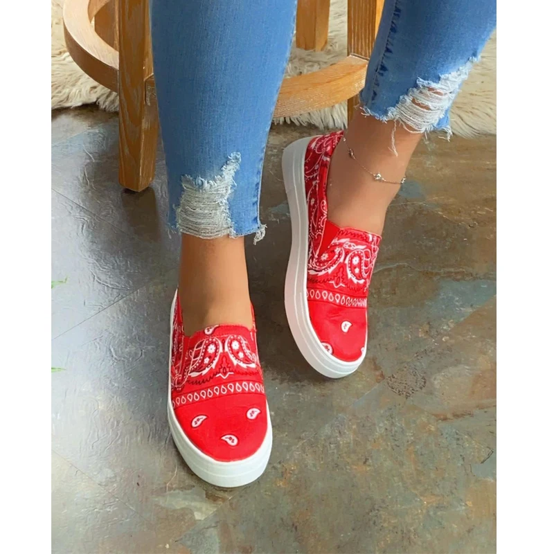 2020 New Summer Round Head Flat Heel Women Shoes Casual Comfortable Single Shoes Female Elastic Sleeves Satin Loafers Plus Size
2020 New Summer Round Head Flat Heel Women Shoes Casual Comfortable Single Shoes Female Elastic Sleeves Satin Loafers Plus Size