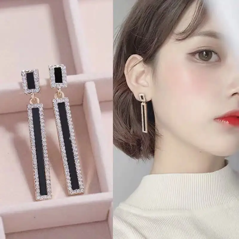 2020 long tassel earrings female long geometric pendant earrings wedding fashion temperament jewelry jewelry gift
2020 long tassel earrings female long geometric pendant earrings wedding fashion temperament jewelry jewelry gift
