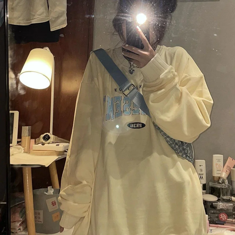 Свитер с круглым вырезом в винтовом стиле для женщин на весну и осень в Корейском стиле для студентов
Свитер с круглым вырезом в винтовом стиле для женщин на весну и осень в Корейском стиле для студентов