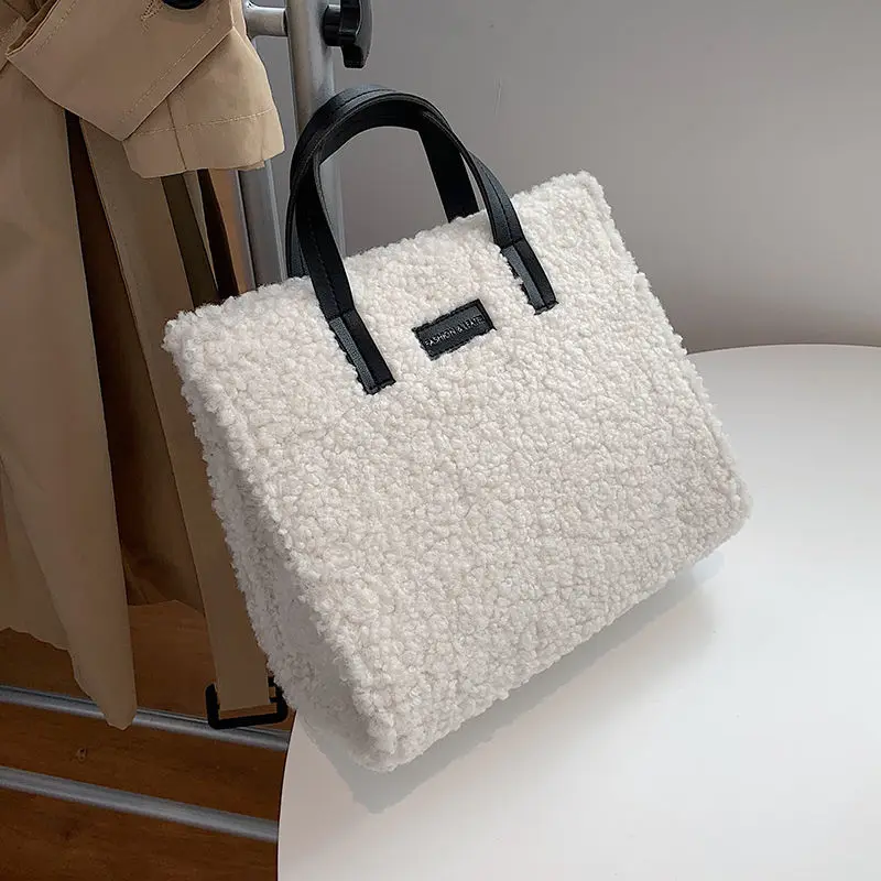 Winter Lambswool Tote Women Handbag Fashion Plush Shoulder Bag Designer Small Fluffy Crossbody Bags for Women 2021 Clutch Purse
Winter Lambswool Tote Women Handbag Fashion Plush Shoulder Bag Designer Small Fluffy Crossbody Bags for Women 2021 Clutch Purse