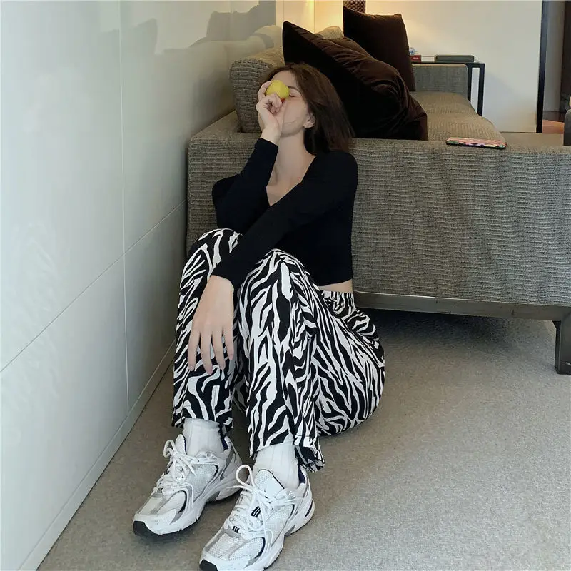 Zebra Print Wide Leg Pants Trousers Sexy High Waist Autumn Women New 2020 Fashion Casual Female Trousers Streetwear
Zebra Print Wide Leg Pants Trousers Sexy High Waist Autumn Women New 2020 Fashion Casual Female Trousers Streetwear