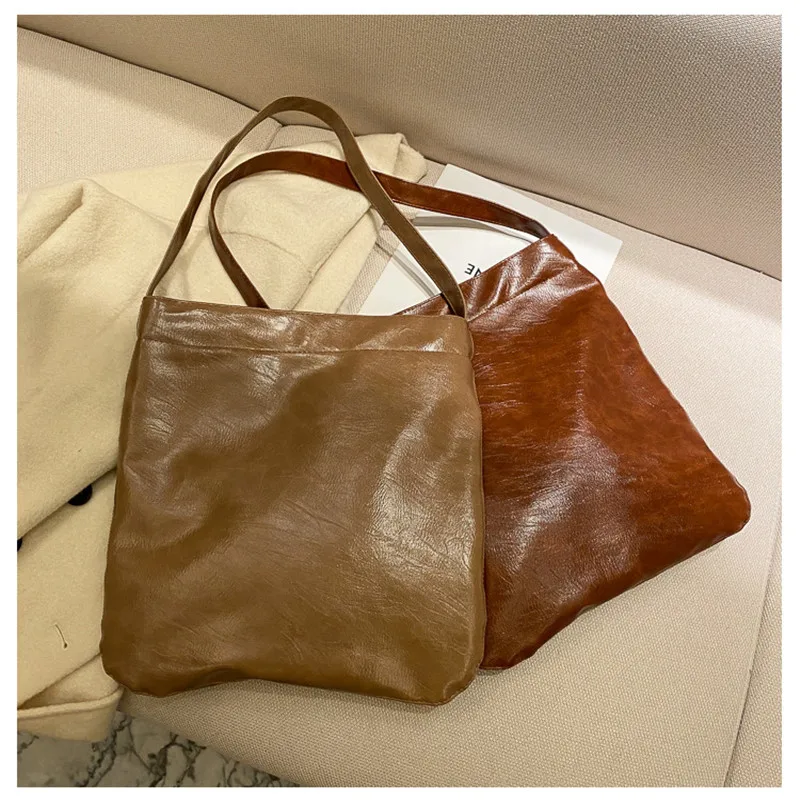 2021 Simple Retro PU Leather Ladies Casual Solid Color Large Capacity Bucket Bag Messenger Bag Fashion Handbag New
2021 Simple Retro PU Leather Ladies Casual Solid Color Large Capacity Bucket Bag Messenger Bag Fashion Handbag New