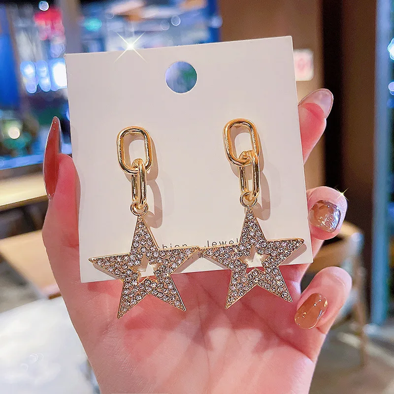 2021 New Korean Concise Long Star Pendant Earrings Women's Chain Design Full Diamonds Earrings Luxury Jewellery Fashion 
2021 New Korean Concise Long Star Pendant Earrings Women's Chain Design Full Diamonds Earrings Luxury Jewellery Fashion