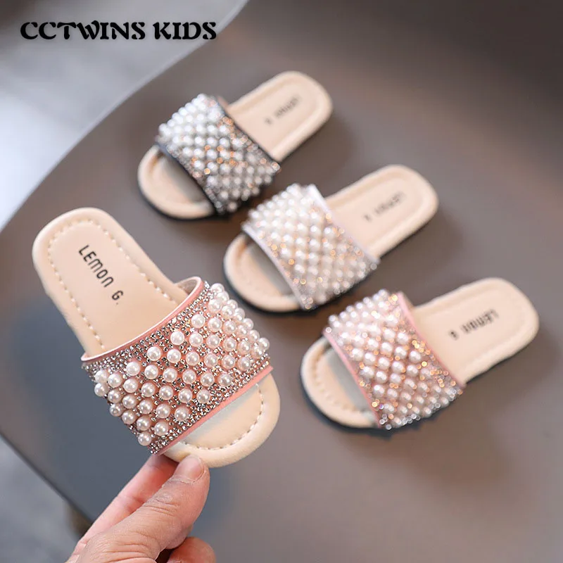 Kids Slippers 2021 Spring Girls Fashion Brand Princess Soft Flats Children Princess Pearl Beach Sandal Outdoor Dress Baby Shoes
Kids Slippers 2021 Spring Girls Fashion Brand Princess Soft Flats Children Princess Pearl Beach Sandal Outdoor Dress Baby Shoes