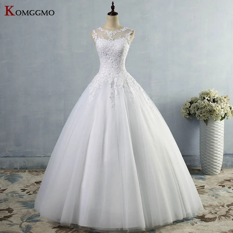 100% Real O-Neck Sleeveless Embroidery Appliques Tulle Bridal Ball Gown Elegant Button Back Sweep Train Wedding Dress for Women
100% Real O-Neck Sleeveless Embroidery Appliques Tulle Bridal Ball Gown Elegant Button Back Sweep Train Wedding Dress for Women