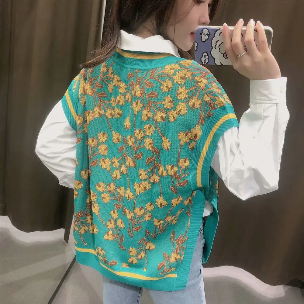 2021 spring and summer new college style loose all-match printed V-neck knitted vest vest vest
2021 spring and summer new college style loose all-match printed V-neck knitted vest vest vest
