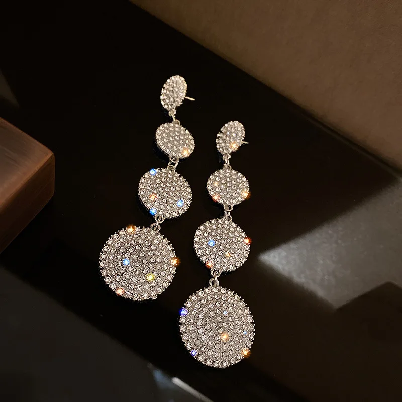 Europe and America Temperament Exaggerated Rhinestones Round Long Dangle Earrings Fashion Women's Jewelry Accessories
Europe and America Temperament Exaggerated Rhinestones Round Long Dangle Earrings Fashion Women's Jewelry Accessories