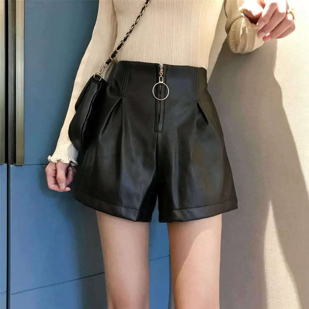 MUMUZI faux leather Wide leg shorts women winter 2021 new Korean casual loose high waist fleece thick boots trousers with zipper
MUMUZI faux leather Wide leg shorts women winter 2021 new Korean casual loose high waist fleece thick boots trousers with zipper