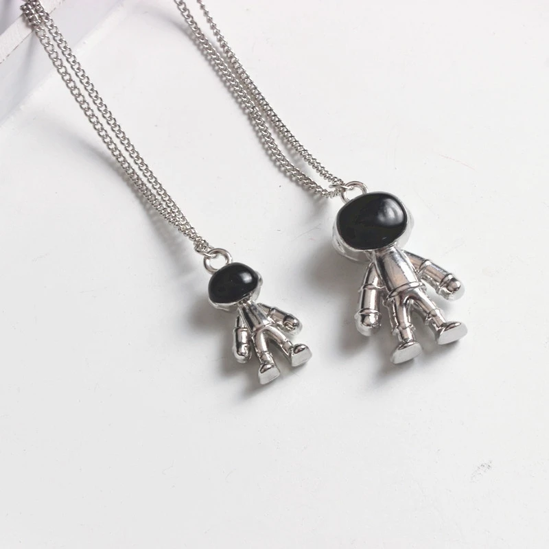 Robot ins European and American male hip-hop personality astronaut astronaut pendant street necklace 
Robot ins European and American male hip-hop personality astronaut astronaut pendant street necklace