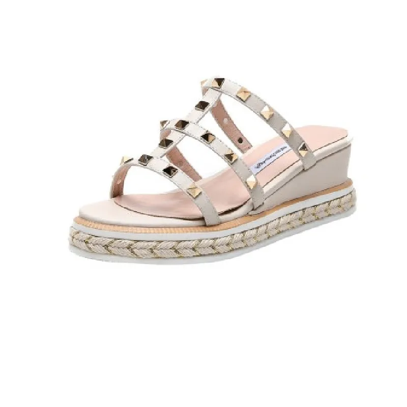 Fanyuan Retro Metal Rivets Summer Sandals HeelsHalf Slippers Party Wedding Shoes Woman High Quality Cow Leather 2020 Sandals
Fanyuan Retro Metal Rivets Summer Sandals HeelsHalf Slippers Party Wedding Shoes Woman High Quality Cow Leather 2020 Sandals