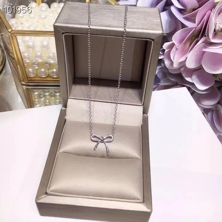 TSHOU225 Silver bowknot woman jewelry set silver necklace earrings wedding two set
TSHOU225 Silver bowknot woman jewelry set silver necklace earrings wedding two set