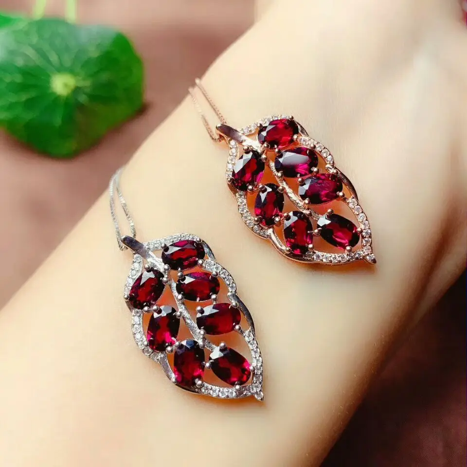 MeiBaPJ Real Natural Garnet Big Leaf Pendant Necklace 925 Pure Silver Red Stone Fine Charm Wedding Jewelry for Women
MeiBaPJ Real Natural Garnet Big Leaf Pendant Necklace 925 Pure Silver Red Stone Fine Charm Wedding Jewelry for Women