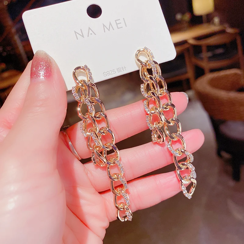 OLIRAFT 2021 Trend European Fashion Exaggerated Drop Chain Earrings Famous Club Style Exquisite Pendant Earrings On Jewellery
OLIRAFT 2021 Trend European Fashion Exaggerated Drop Chain Earrings Famous Club Style Exquisite Pendant Earrings On Jewellery