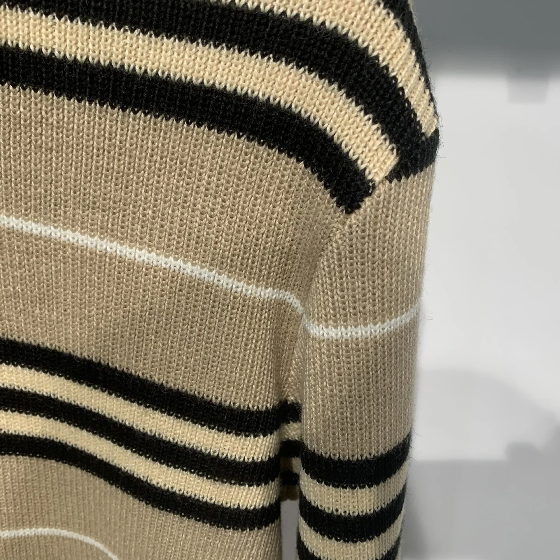 Striped Fashion Korean Mens Sweaters Casual Vintage Winter Sweater Hip Hop Knitted Pullover Sweater Jacket Tops 
Striped Fashion Korean Mens Sweaters Casual Vintage Winter Sweater Hip Hop Knitted Pullover Sweater Jacket Tops
