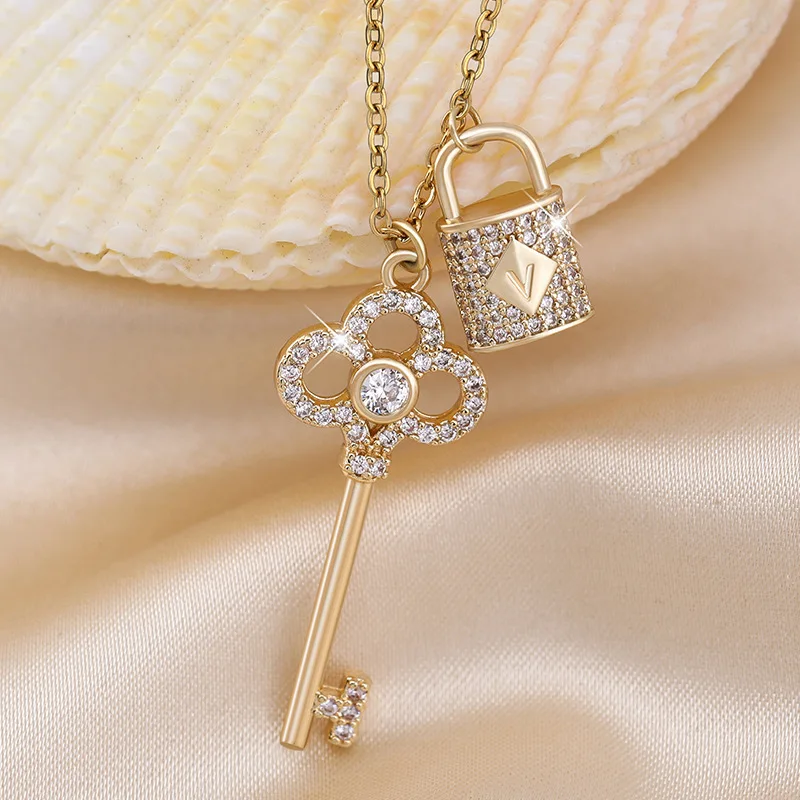 2021 New Letters Key Lock Zircon Necklace Personality Fashion Collarbone Chain Crystal Pendant Charms Necklaces for Women Jewel
2021 New Letters Key Lock Zircon Necklace Personality Fashion Collarbone Chain Crystal Pendant Charms Necklaces for Women Jewel