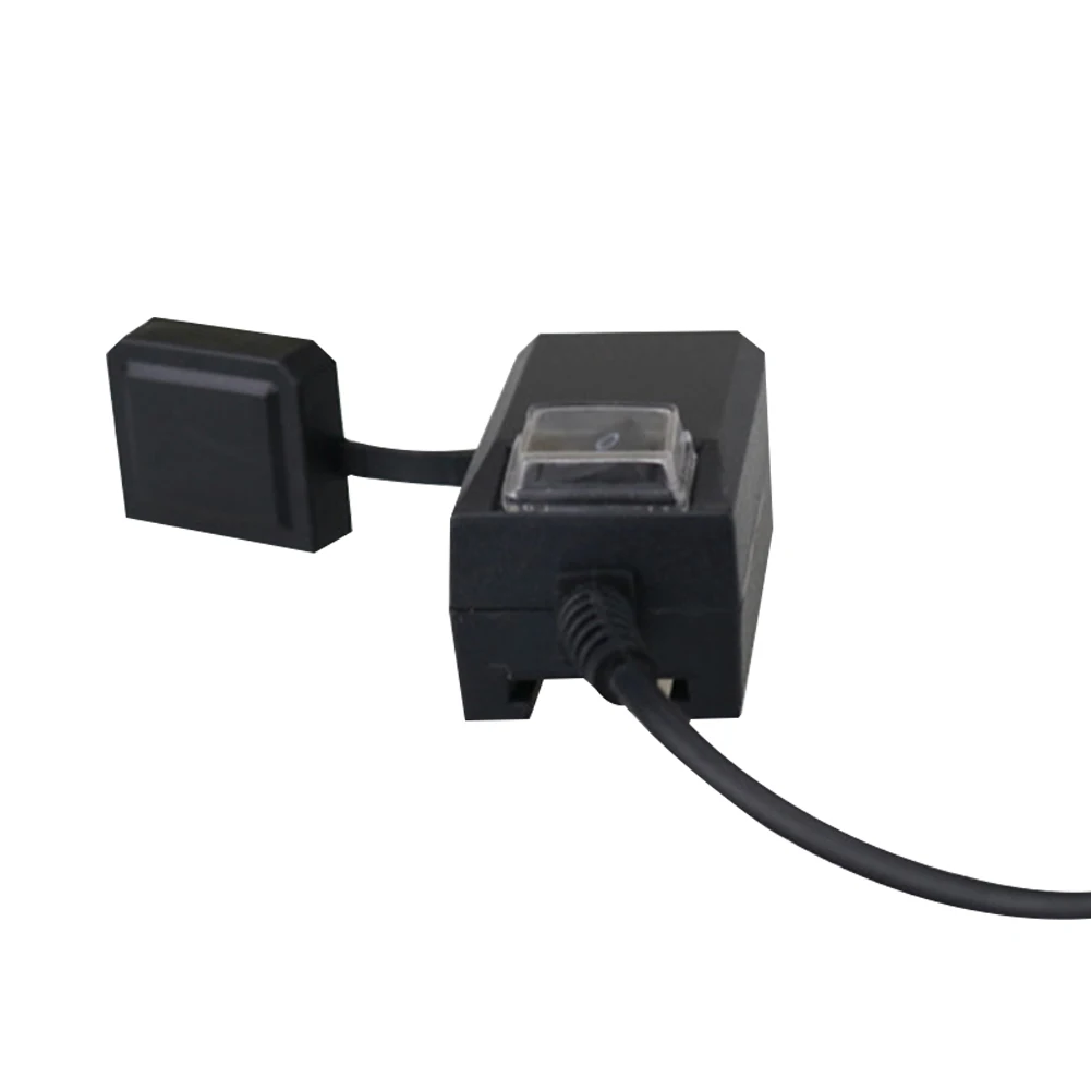 Автомобильное зарядное устройство с двумя USB-портами и поддержкой быстрой зарядки
Автомобильное зарядное устройство с двумя USB-портами и поддержкой быстрой зарядки