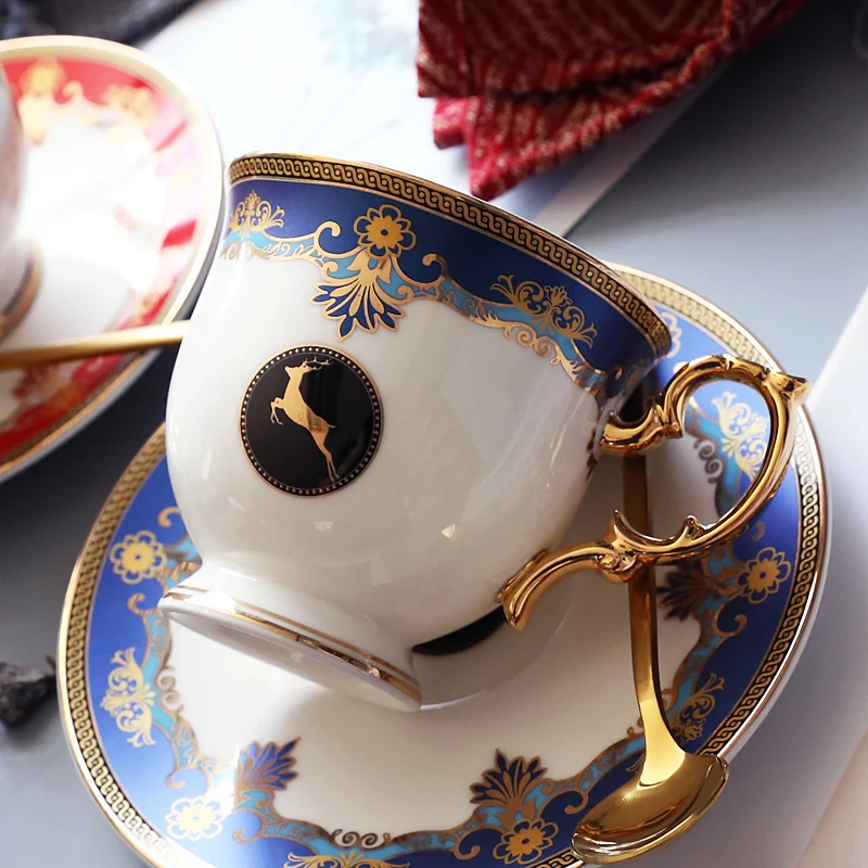 Luxury European Ceramic Coffee Cup and Saucer Chinese Tea Reusable Cup and Saucer Juego De Tazas Cafe Bar Supplies OO5BD
Luxury European Ceramic Coffee Cup and Saucer Chinese Tea Reusable Cup and Saucer Juego De Tazas Cafe Bar Supplies OO5BD