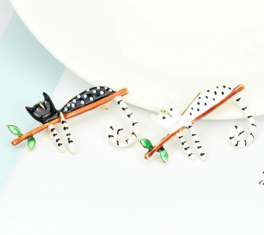 Fashion Wave Point Cat Sleeping On The Tree Enamel Brooches Collar Badge funny metal brooch Jewelry Accessories 
Fashion Wave Point Cat Sleeping On The Tree Enamel Brooches Collar Badge funny metal brooch Jewelry Accessories