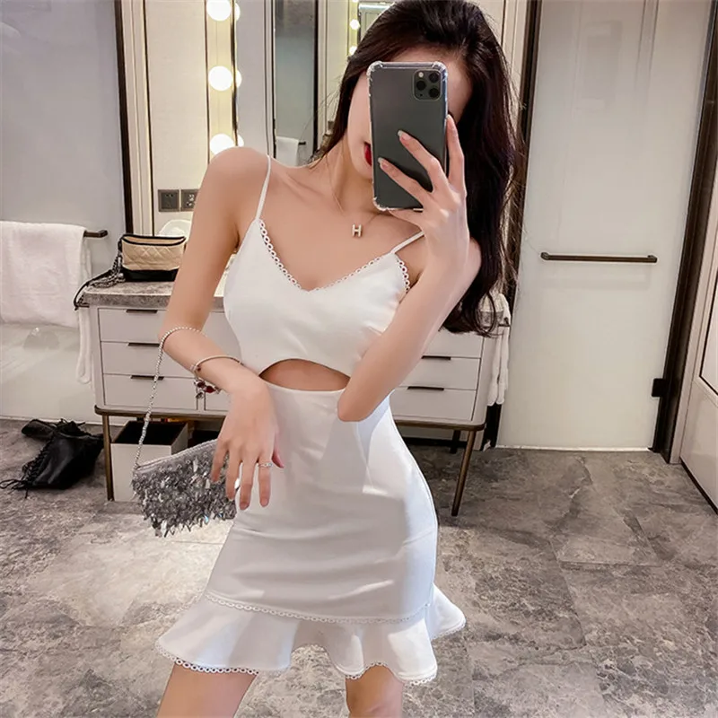 Real shot 2020 new fashion temperament sexy V-neck waist cutout slim ruffled suspender dress
Real shot 2020 new fashion temperament sexy V-neck waist cutout slim ruffled suspender dress