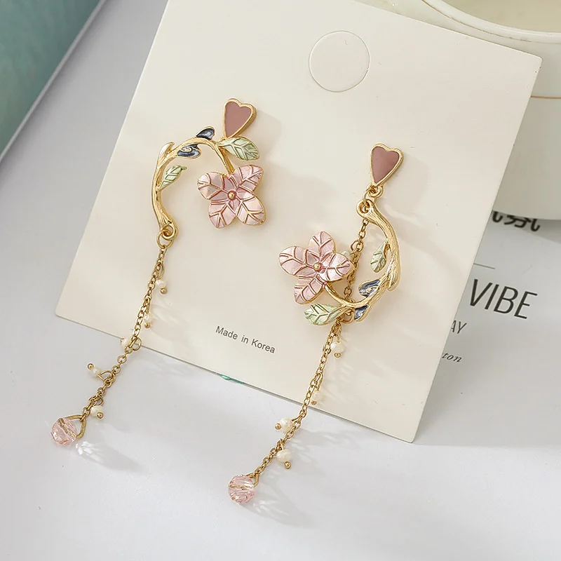 Korean style retro gentle four petal flower earrings for women Fashionable personality long women's earrings Jewelry wholesale 
Korean style retro gentle four petal flower earrings for women Fashionable personality long women's earrings Jewelry wholesale