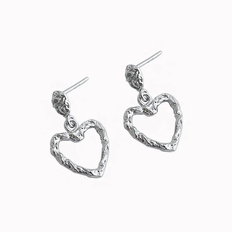 CH-1101 Korean version of S925 sterling silver earrings ins irregular concave and convex surface love heart-shaped earrings
CH-1101 Korean version of S925 sterling silver earrings ins irregular concave and convex surface love heart-shaped earrings